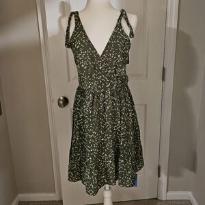 Cupshe‎ Beautiful green and cream color dress Size Medium